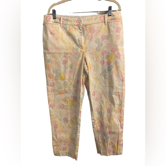 Talbots Perfect Crop floral and white, size 12, button detail on ankle. - Picture 10 of 14